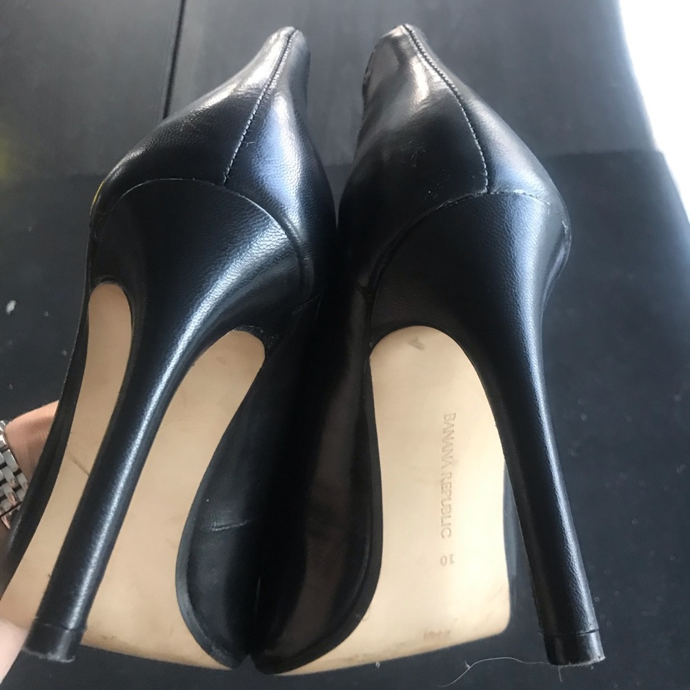 Black Meghan Merkel Style Point Shoes.